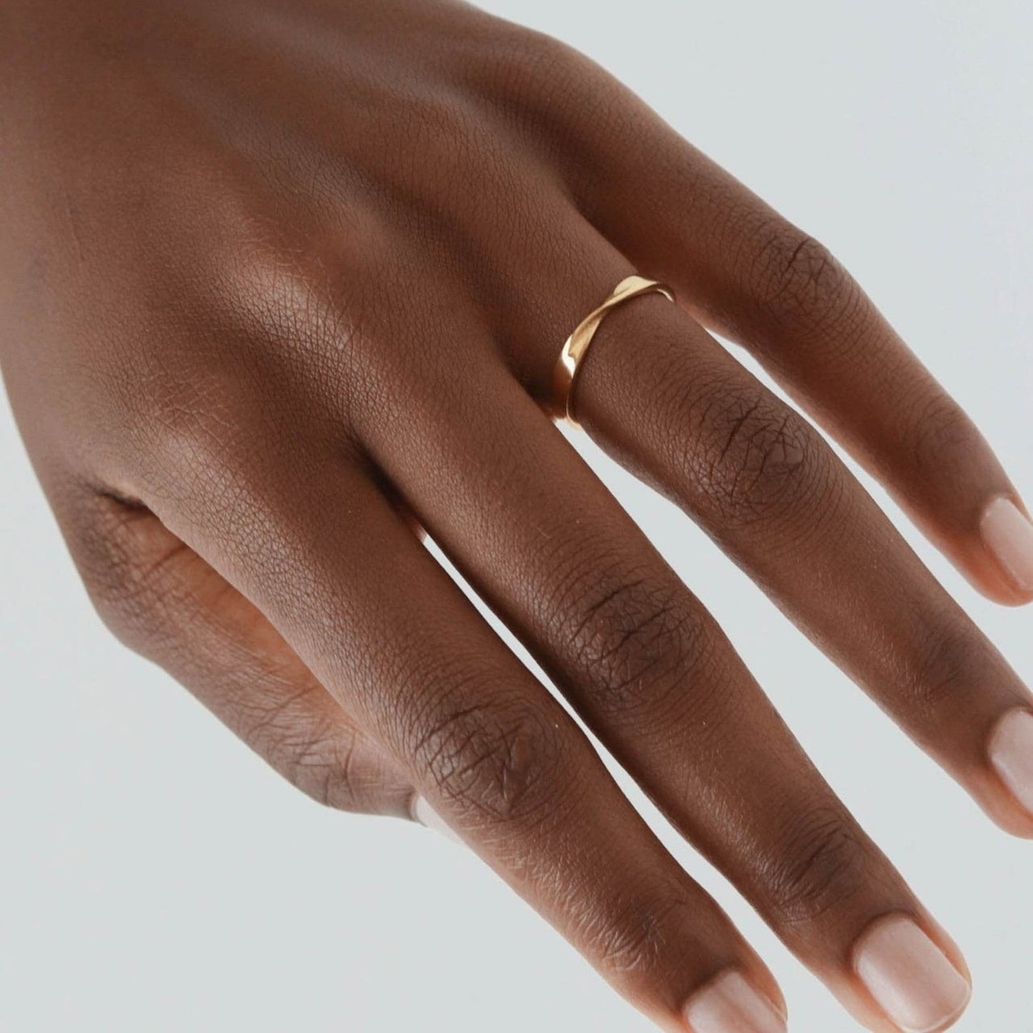 Elegant Curved Stackable Ring – Perfect for Everyday Glam